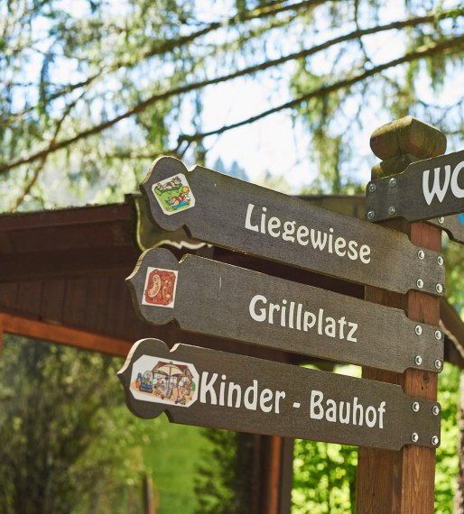 Im Park findet Ihr immer Wegweiser, die Euch dahin führen, wo Ihr hinwollt